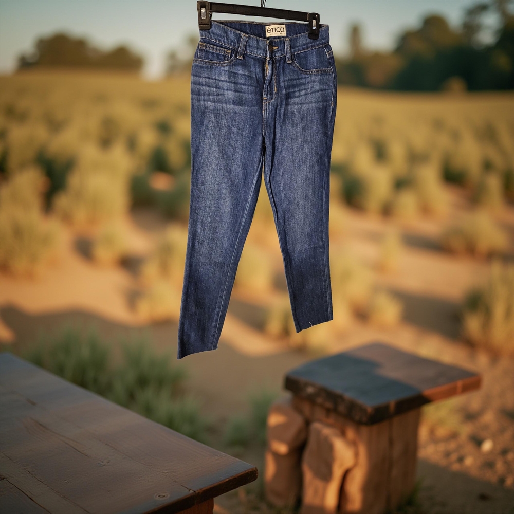 NWOT Etica Ankle-Cropped Blue Jeans size small